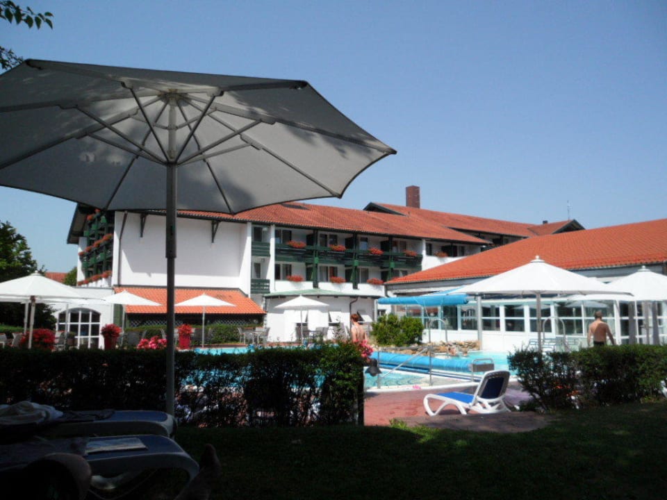Poolanlage von Außen Hotel Das Ludwig