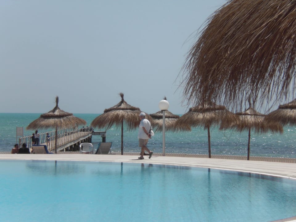 Blick von der Poolbar zum Strand Hotel El Mouradi Djerba Menzel