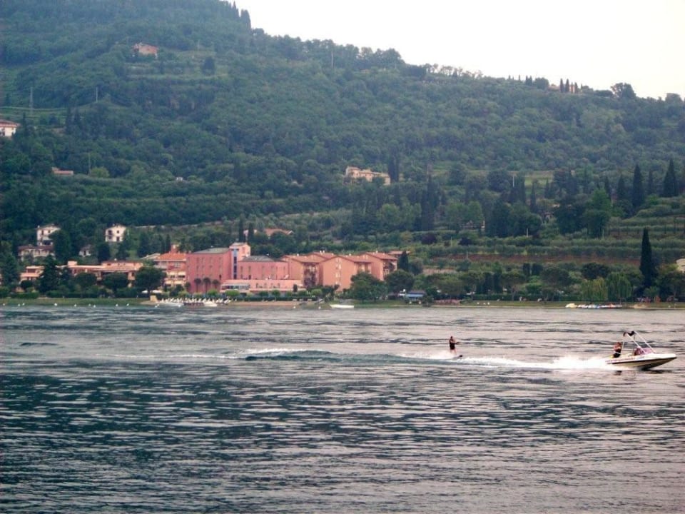 Hotel visto dal lago Hotel Sportsman