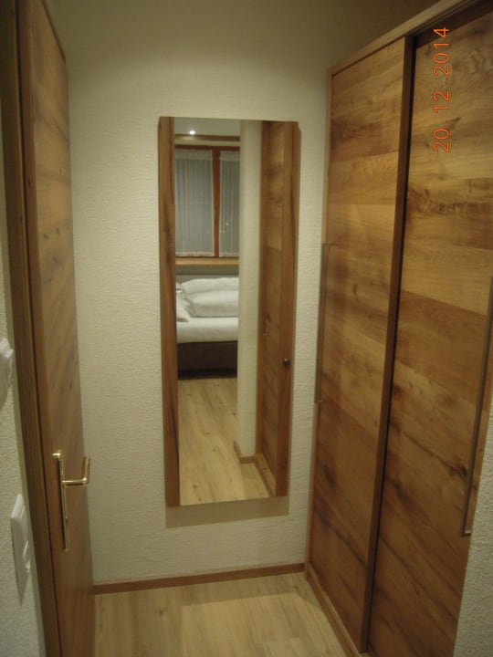 Doppelzimmer-Eingang/Schrank Hotel-Gasthof-Obermair
