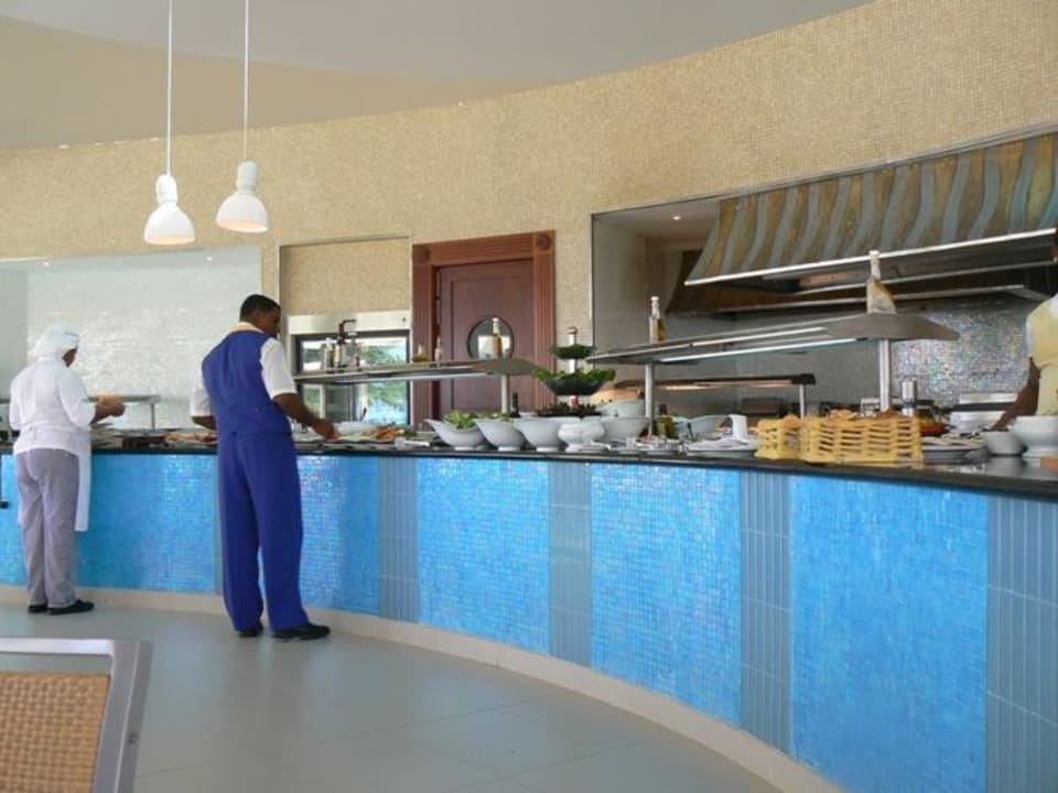 Büffet in der Poolbar JOIA Bávaro by Iberostar