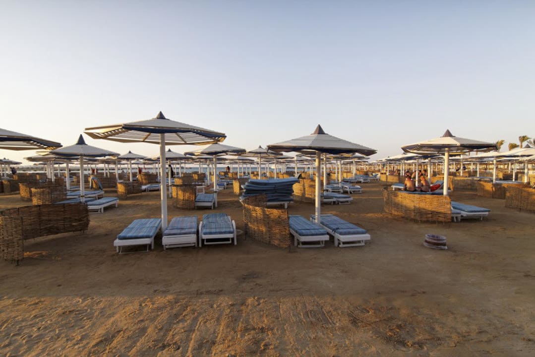 Abendstimmung am Strand Pickalbatros Dana Beach Resort - Hurghada