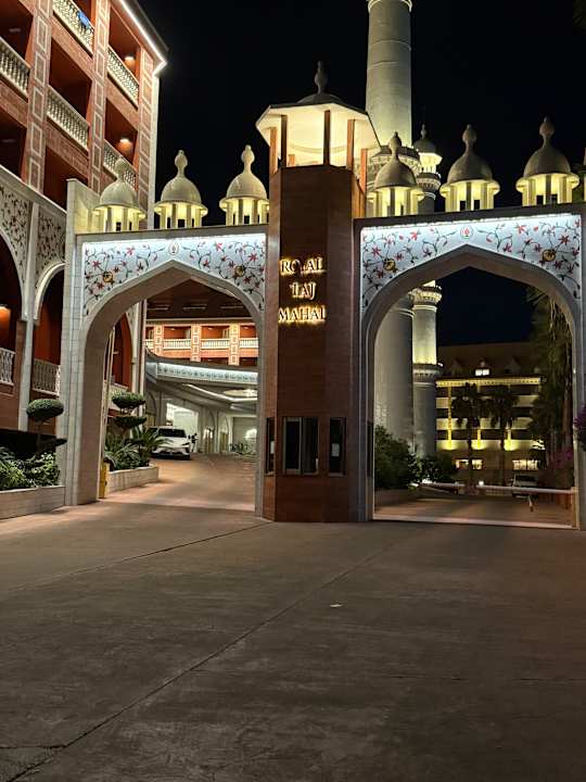 Außenansicht Royal Taj Mahal Hotel