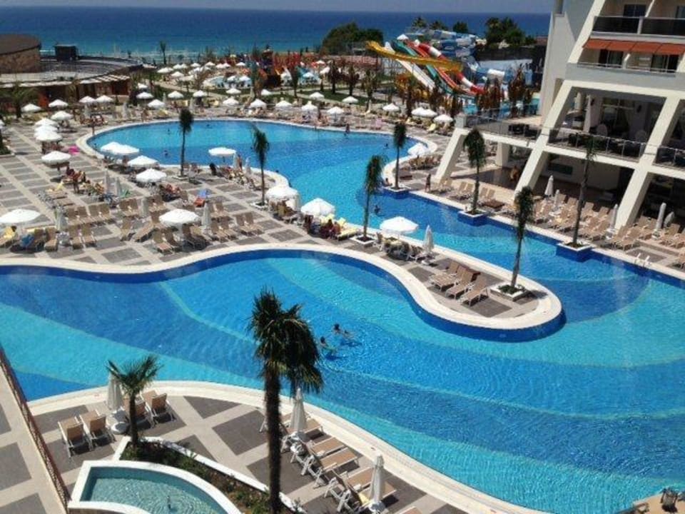 Ausblick vom Hotel in die Poolanlage Seaden Sea Planet Resort & Spa