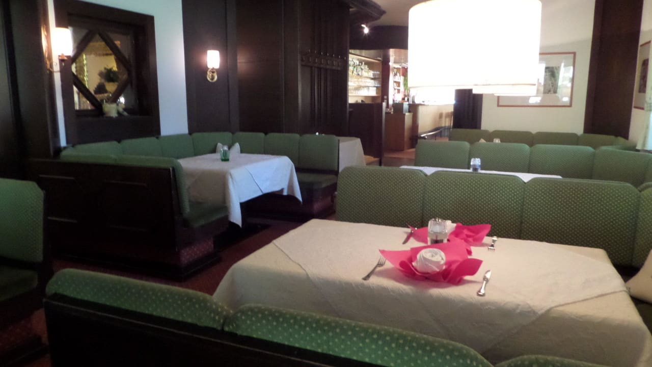 FS-Restaurant im Altbau / alter Teil Mia Alpina . Zillertal Family Retreat