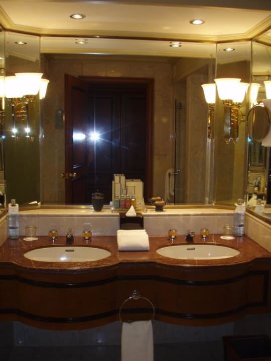 Bad Shangri-La Hotel, Bangkok