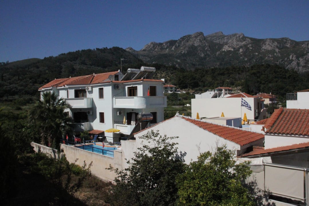 Ausblick nach links vom Zimmer 6 Kalidon