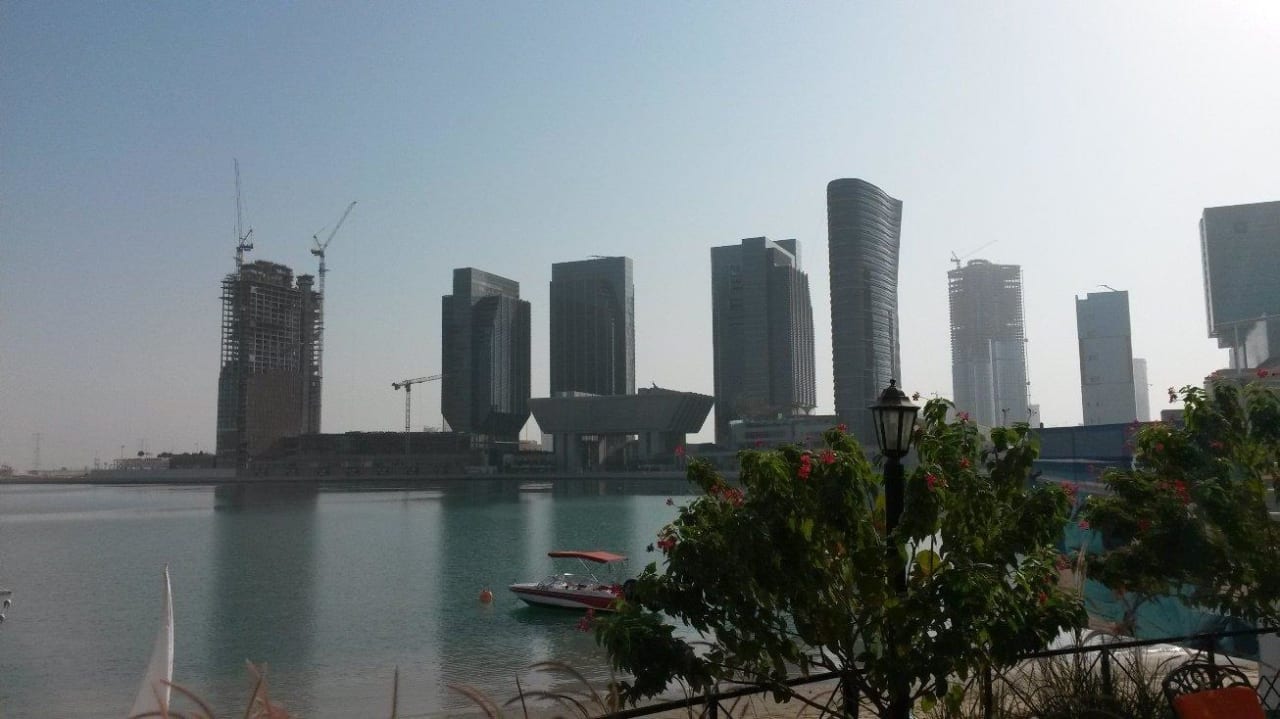 Hotelstrand und Ausblick Le Meridien Abu Dhabi Resort