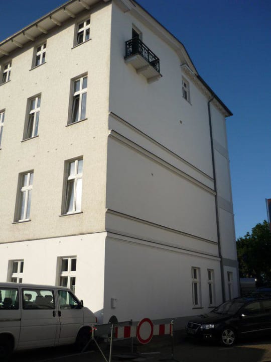 Parkplätze im Hinterhof Pension Haus Pommern