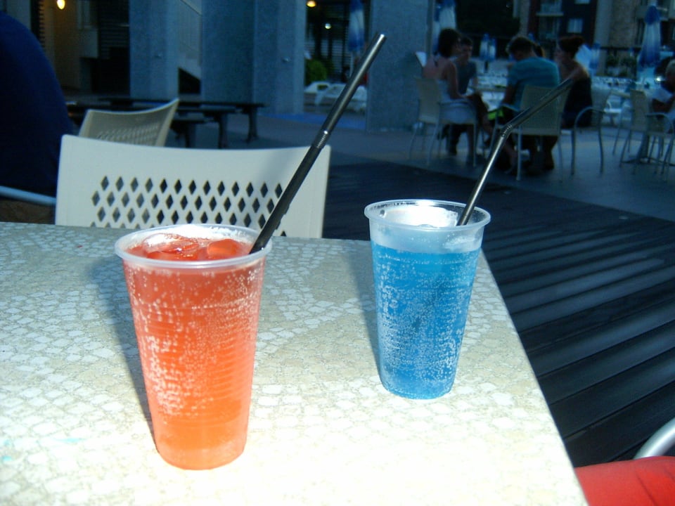 Cocktails am Abend an der Poolbar mit Programm Burgas Beach Hotel