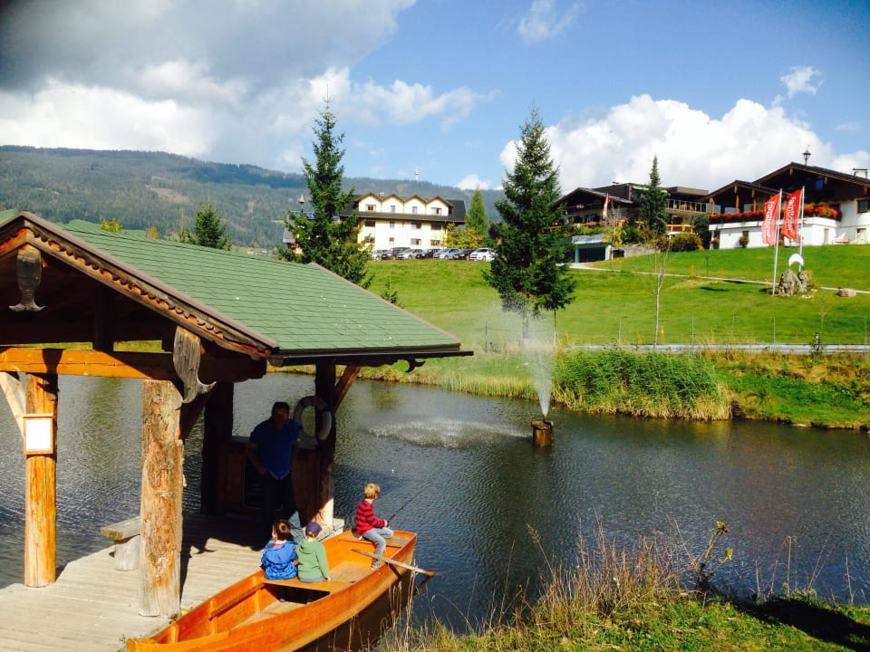 Fisch- und Ruderteich mit Blick auf die Seitenalm Die Seitenalm