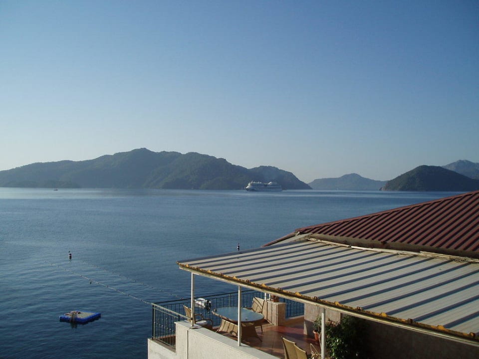 Seitlicherblick vom Balkon Poseidon Hotel