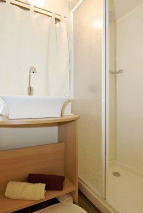 Badezimmer der Lodgezelte und Lodgesuiten Del Sole Camping & Bungalows Del Sole