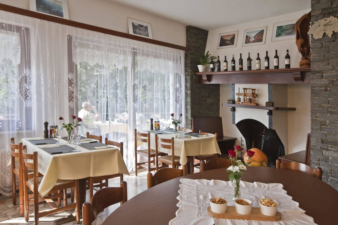 Bar con camino Hotel Al Lago