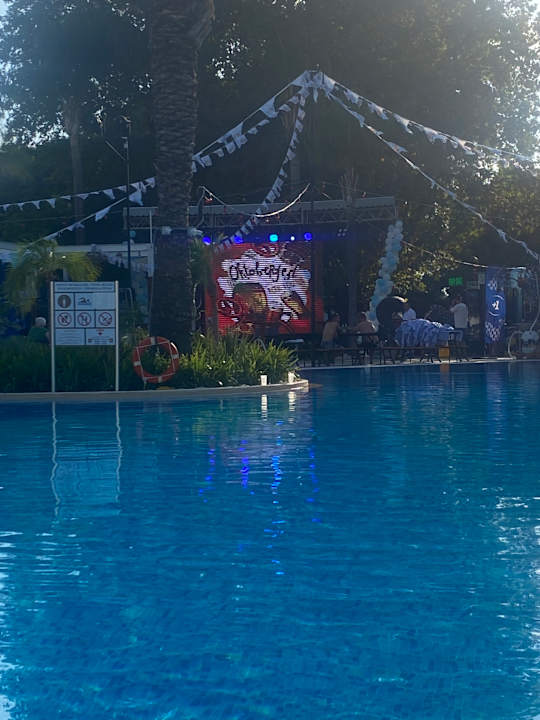 Pool Side Star Elegance