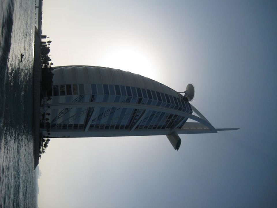 Burj al Arab aus Sicht des Yachthafens Jumeirah Beach Hotel