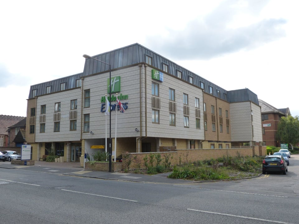 Blick von der Strassenseite Hotel Holiday Inn Express Windsor