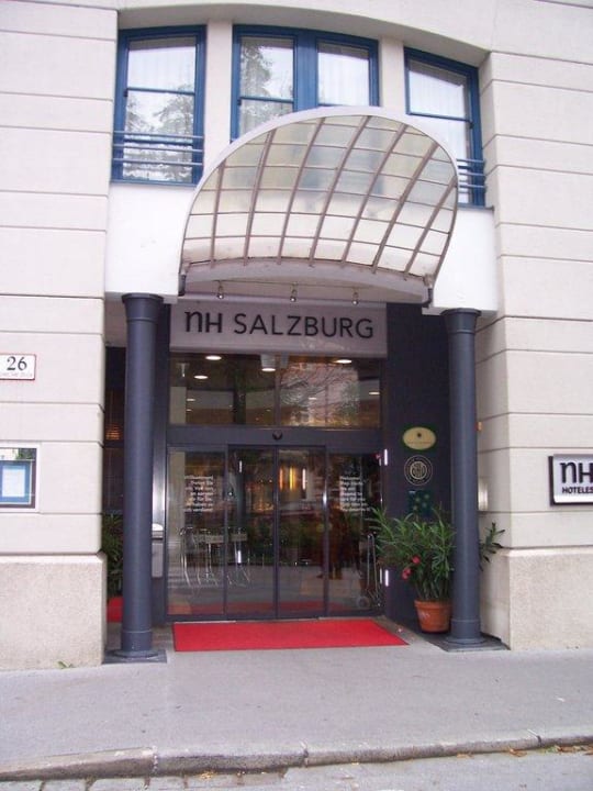 Hoteleingang NH Collection Salzburg City