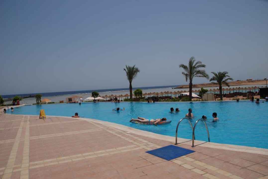 Sicht über den Poolrand hinaus TUI MAGIC LIFE Kalawy