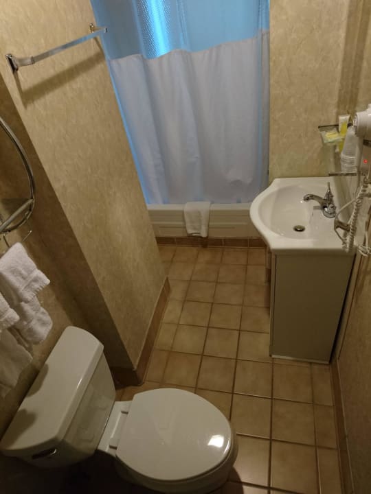 Man kann sich gerade so noch drehen im Badezimmer Found Hotel Boston Common