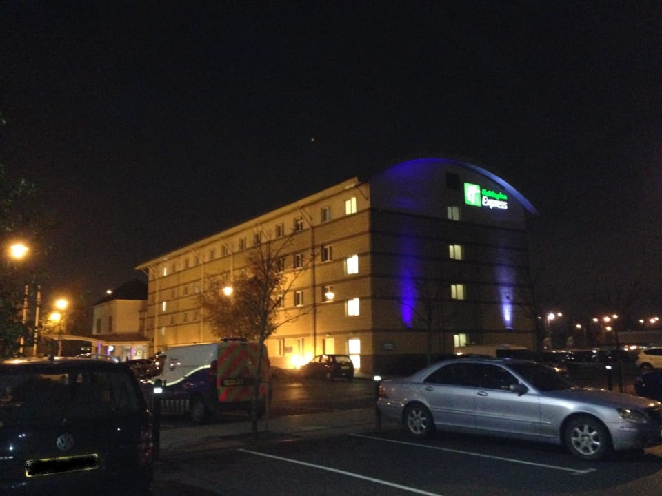 Außenansicht Hotel Abends Hotel Holiday Inn Express London Chingford