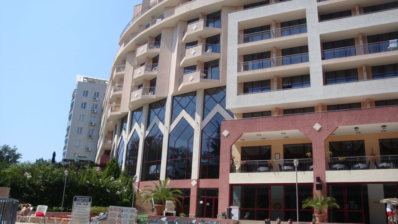 Außenansicht vom Pool aus Odessos Park Hotel