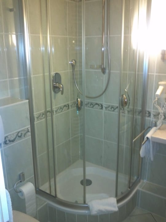 Die viel zu kleine Dusche Landgasthof-Hotel Rebstock