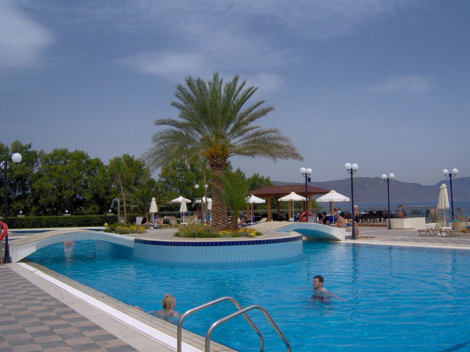 Der Hotelpool Hydramis Palace Beach Resort
