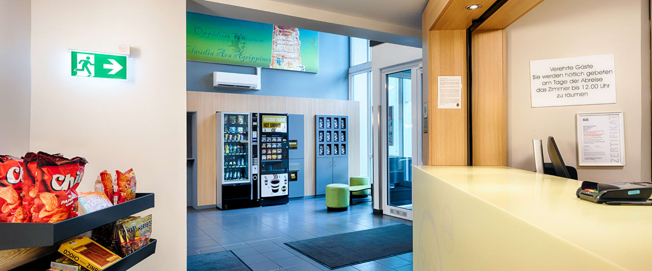 Lobby B&B Hotel Köln-Frechen