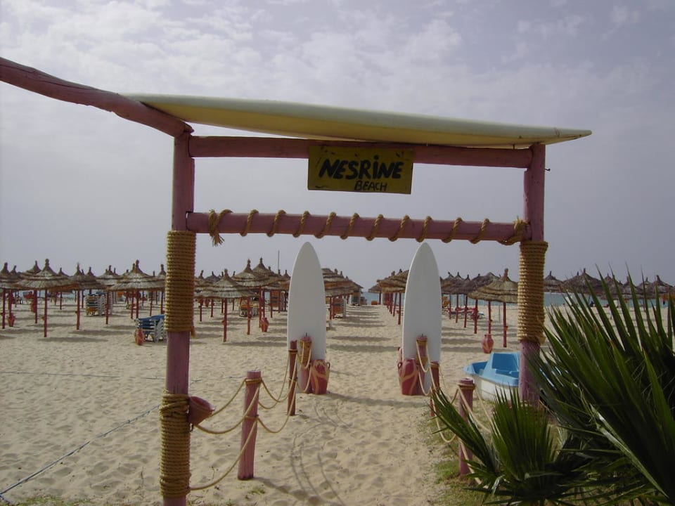 Zugang zum Hotel-Strand Hotel Nesrine