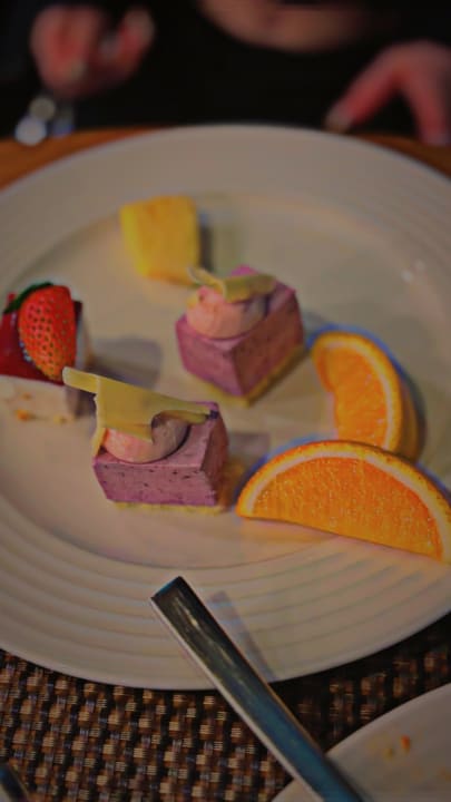 Gastro Rose Rayhaan by Rotana