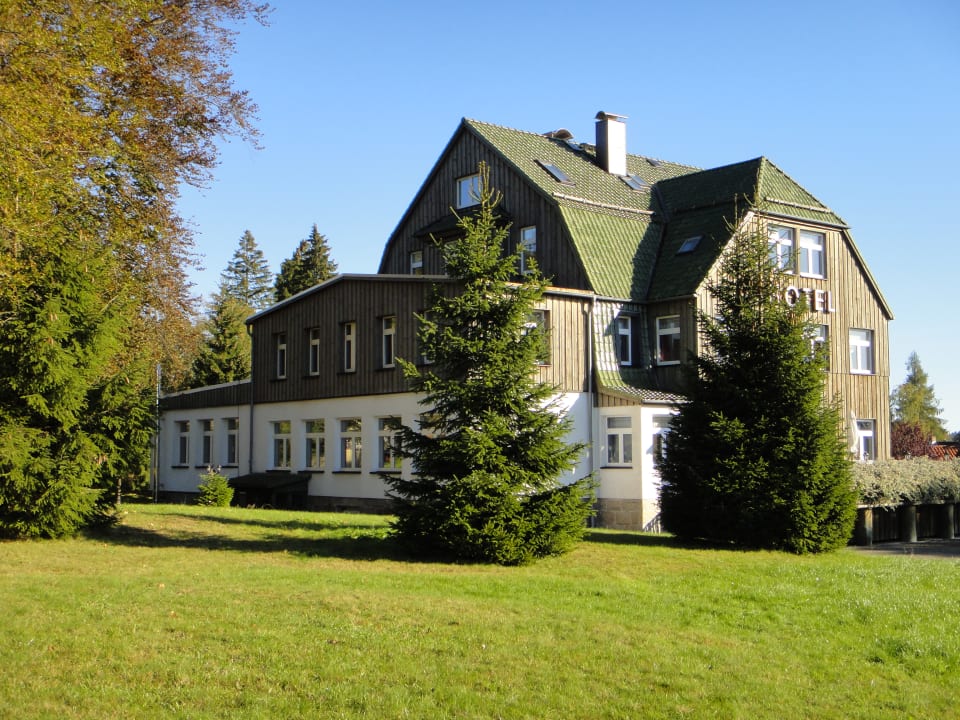 Außenansicht waldhotel AUSZEIT
