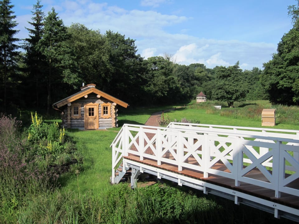 Garten mit finnischer Sauna Hotel Waldschlösschen Schleswig