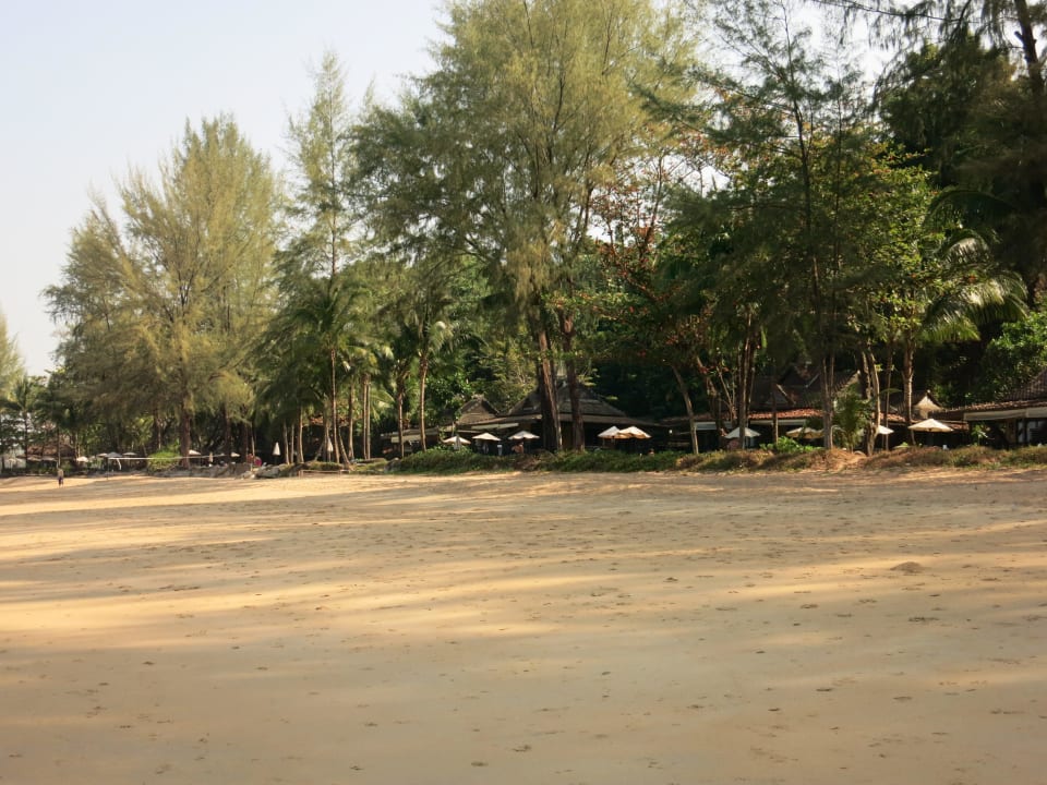 Blick auf die Beachfront vom Hotel Moracea by Khao Lak Resort