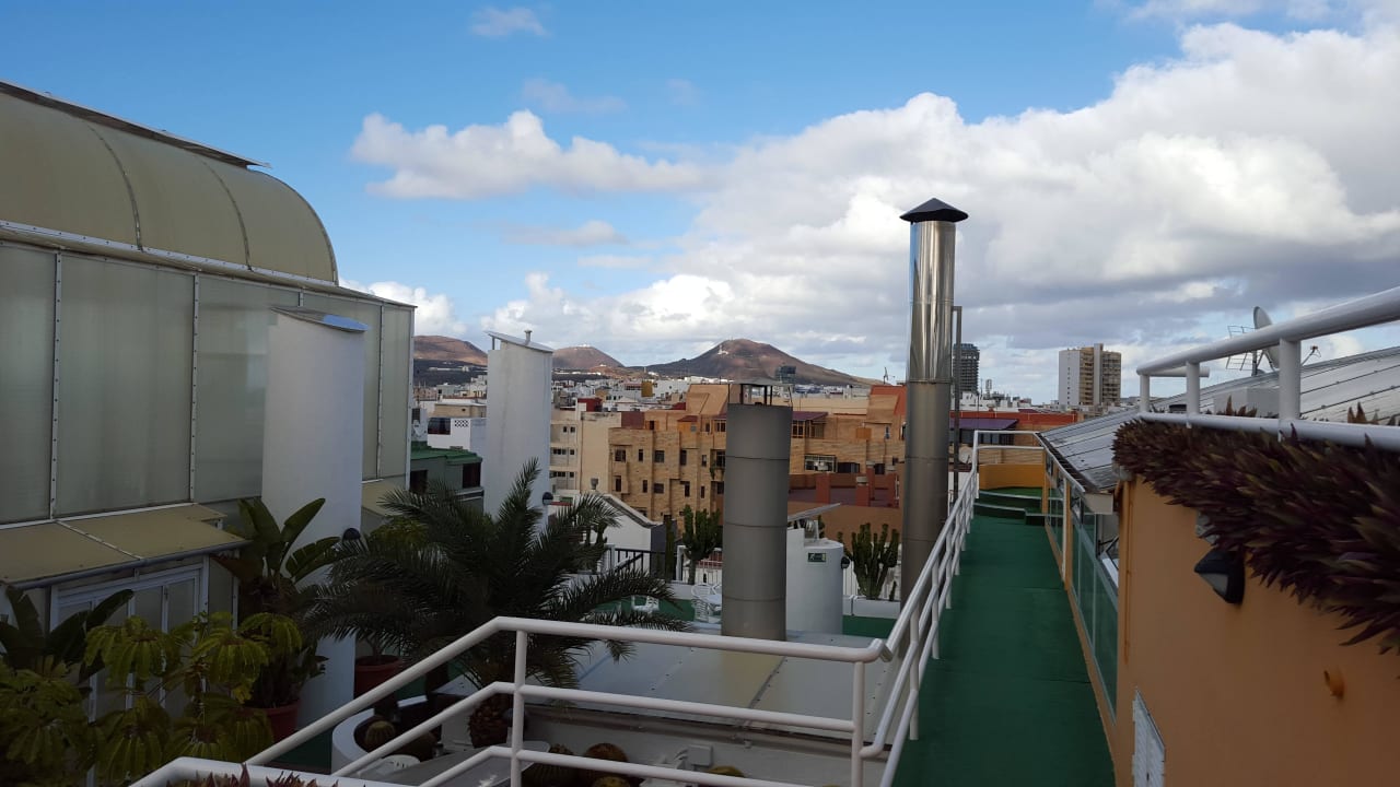 Der Weg zum Dachpool Bull Astoria