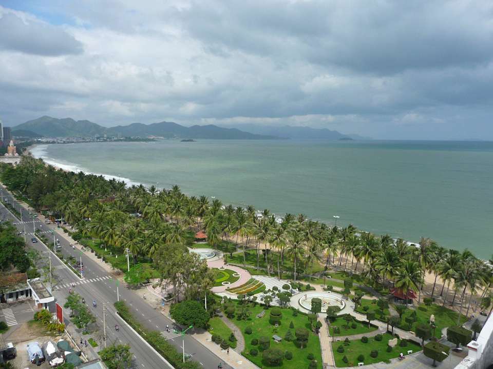 Schöner Blick auf Nha Trang vom Pool aus Hotel Phu Quy 2