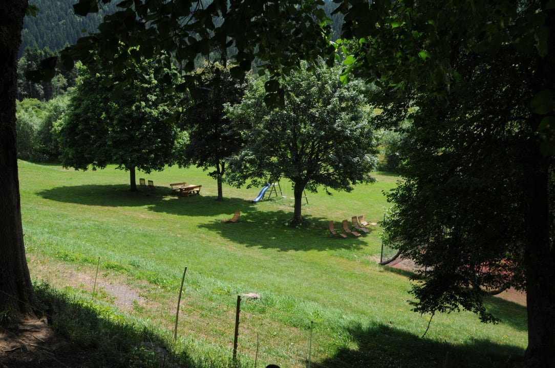 Großer privater Garten mit Blick in die Natur Heizmannshof Hotel & Restaurant