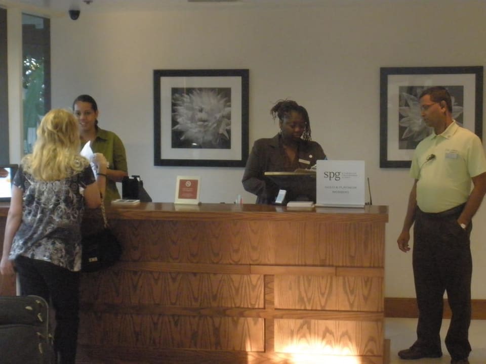 Unscheinbare Hotelrezeption Four Points by Sheraton Orlando International Drive