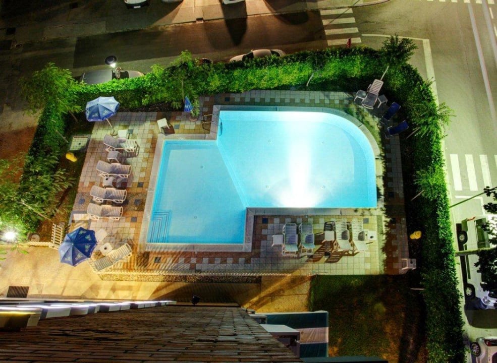 Vista della piscina dall'alto Hotel Helvetia