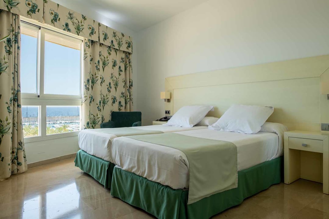 Zimmer Senator Águilas Hotel