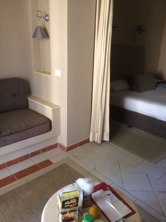 Da hat man noch wie ein 2. Zimmer dazu.  Jaz Makadi Oasis Resort