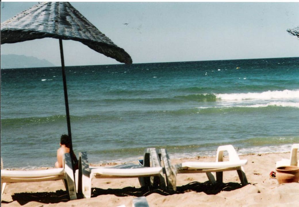 Meer und dem Strand und Liegen Hotel Ephesia