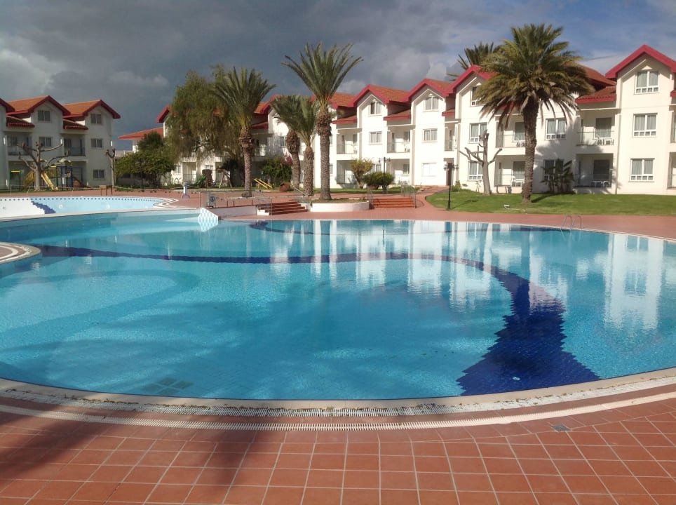 Hauptpool Salamis Bay Conti Resort Hotel & Casino