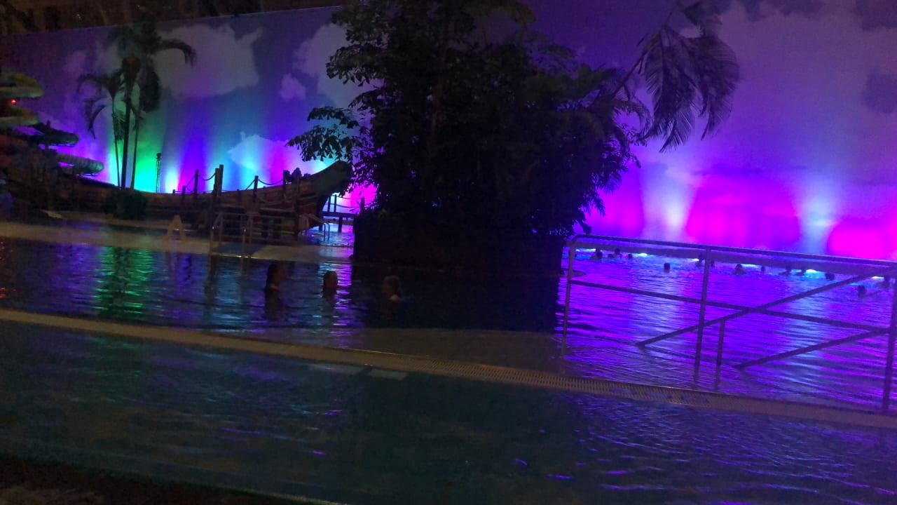 Pool Tropical Islands Resort