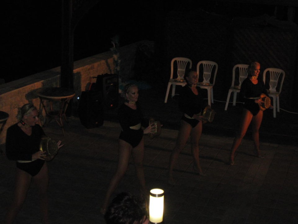 Schöne Abendschow Hotel Kalithea Horizon Royal