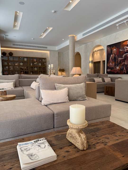 Lobby Hotel Well and Come Málaga