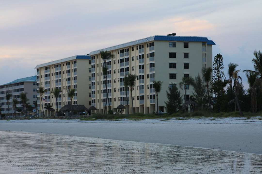 Direkte Umgebung Hotel Outrigger Beach Resort