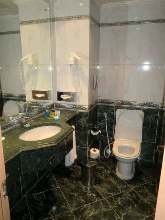 Bad/WC alt, aber sauber Cleopatra Luxury Resort Makadi Bay