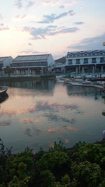 Die Lagune am Abend Jiva Beach Resort