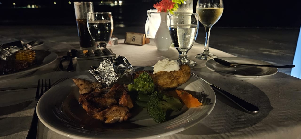 Gastro Adaaran Select Meedhupparu Island Resort - Premium All Inclusive